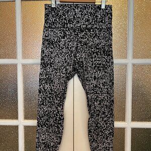 Lululemon 🍋 Align SHR (Super High Rise) Size 10 Black & White Pattern